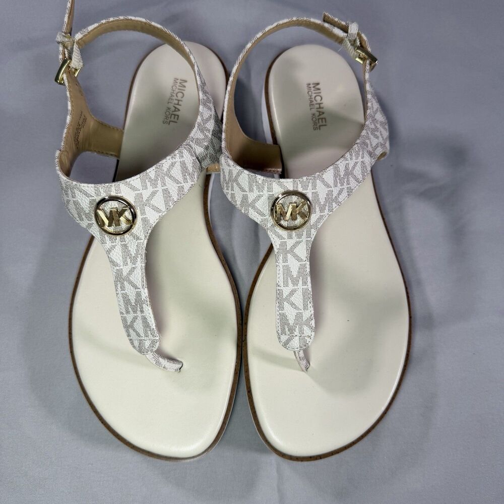 Michael Kors Logo Medallion Buckle JUDY Thong Sandal Women  SZ 9.5M  White Beige